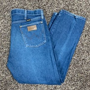 Wrangler 38 by 30 1 3MWZ jeans.